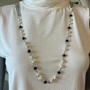 Black/Pearl Silver Necklace